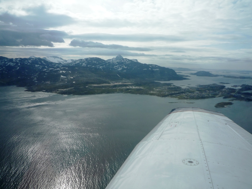 Approach to Nuuk - right hand, downwind